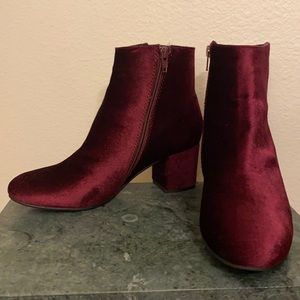 Steve Madden Burgundy Velvet Heeled Boot (9.5)